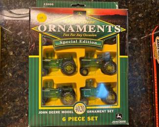 JOHN DEERE DECORATIVE ORNAMENTS SPECIAL EDITION 6 PIECE SET