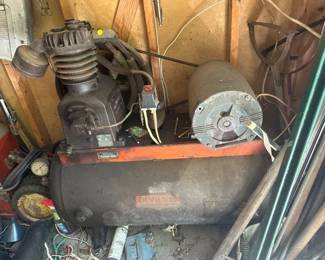 DE VILBISS AIR COMPRESSOR