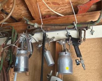 LOT OF PAINT SPRAYERS