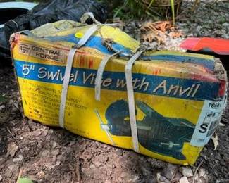 CENTRAL FORGE 5 SWIVEL VISE WITH ANVIL