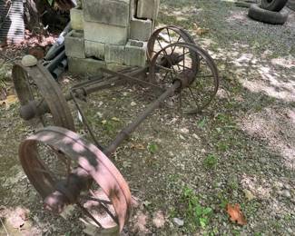 2 AXLES WITH METAL WHEELS