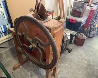 ANTIQUE CORN SHELLER