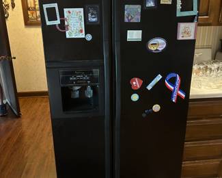 Whirlpool side-by-side refrigerator and freezer