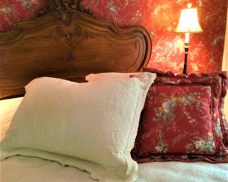 Matte lasse  Bedding and Pillows