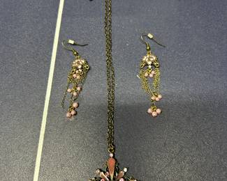 Beautiful Vintage Jewelry: earrings, necklaces, rings, bracelets, cameos, sets and more!
