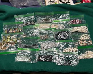 Beautiful Vintage Jewelry: earrings, necklaces, rings, bracelets, cameos, sets and more!