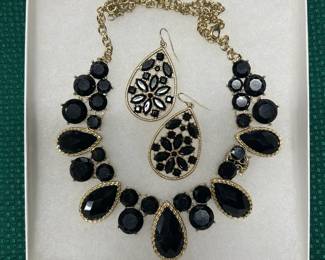 Beautiful Vintage Jewelry: earrings, necklaces, rings, bracelets, cameos, sets and more!