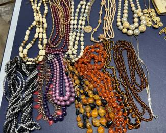 Beautiful Vintage Jewelry: earrings, necklaces, rings, bracelets, cameos, sets and more!