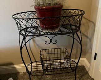 Wire plant stand
