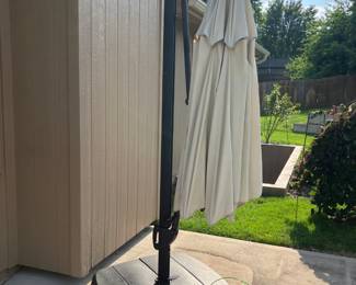 Cantilever patio umbrella