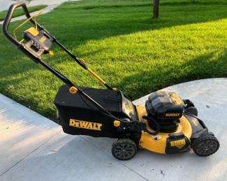 DeWalt mower with rechargeable batteries