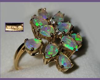 Fabulous 18K Gold Opal Ring with Wonderful Play of Color