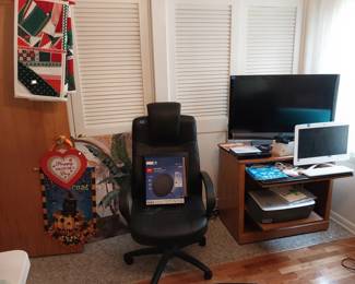 Bose radio, HP all in one computer, HP printer, LG 3D bluray player, Vizio TV, desk chair