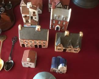 Miniature houses including KLM delft