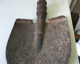 Trench shovel