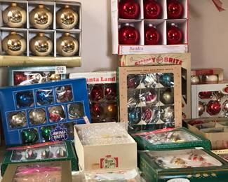 Lots of vintage Xmas…including Shiny Brite🤪