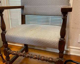 Vintage chair - very sturdy, oak 