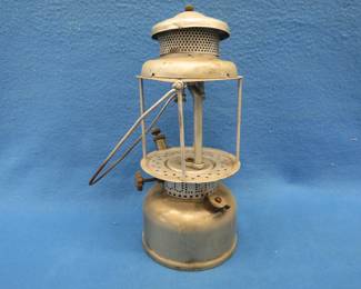 Lot 89. Coleman Quick-Lite double mantle lantern. No globe.