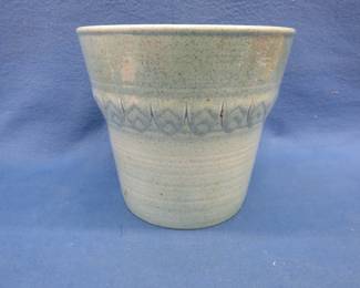 Lot 236. Red Wing pot in excellent condition