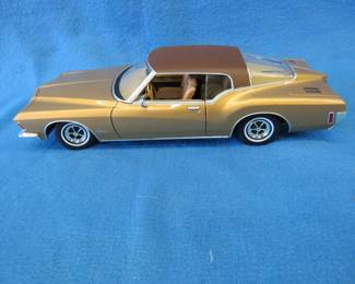 Lot 65. Road Signature 1971 Buick Riviera.&nbsp; 1:18 scale die-cast car with box.