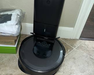 iROBOT ROOMBA robot vacuum