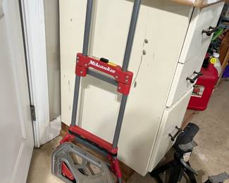 Folding Milwaukee hand truck