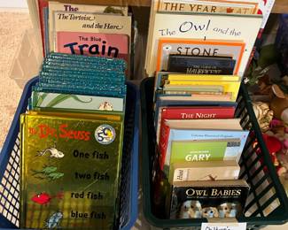 Excellent children's books - including LOTS OF DR. SEUSS BOOKS!!
