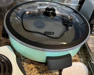 Dash 14" electric skillet