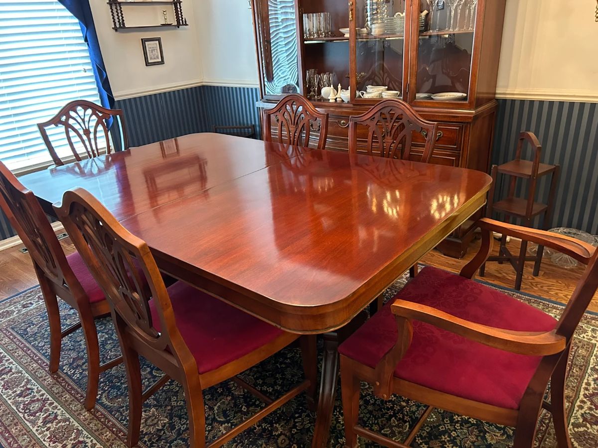Drexel Dining Table and 6 Chairs