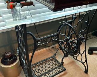 Singer Trendle Base Table