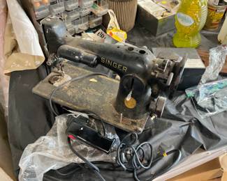 Antique singer sewing machine $20