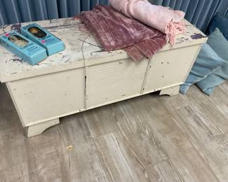 Lane cedar chest/trunk $20