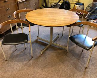 Vintage round table & 4 curved chairs - table has metal base & laminate top, chairs are metal with bentwood oak backs (table 41” diameter, 28” high)