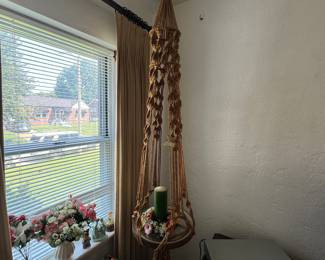 Macrame plant hangar