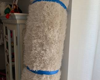 white shag rug