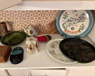 Otagiri pottery. Vintage souvenir trays.