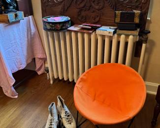 OMG  a child's size hoop chair?!? Love!