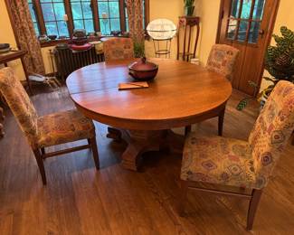 Gorgeous antique tiger oak dining table with 1 leaf and 4 upholstered slipper chairs, 65x54x30"