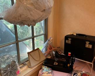 Antique Singer featherweight sewing machine with original box, both in Excellent condition. 1930s Disney. Childs obi