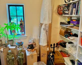  Mostly&nbsp;Halloween decorations, most from Grandin Road. Nice stuff!