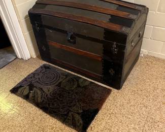 Beautiful antique trunk, has clean interior with nice shelf, 36x20x24"