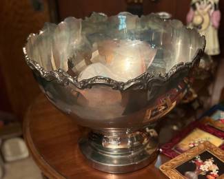 Silver punch bowl Wm Rogers