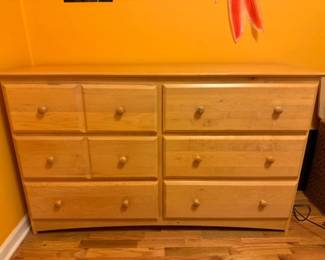 Solid Wood 6-Drawer Dresser in Excellent Condition	