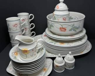 Villeroy & Boch Albertina Collection: Dinnerware Set	