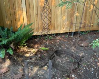 Metal Yard Art Pieces: Iron & Metal Garden Decor	