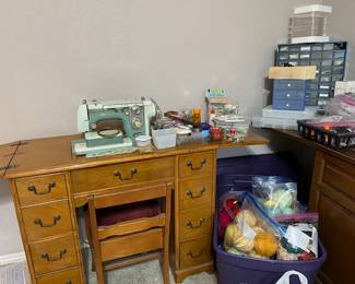 New Home Janome #446 sewing machine in cabinet with accessories 