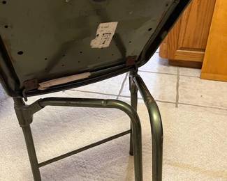 The gate leg operation