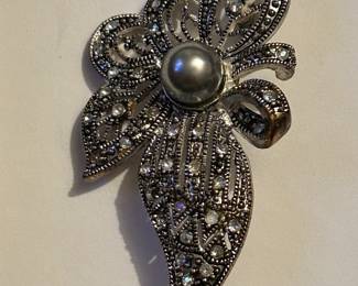 Pearl brooch