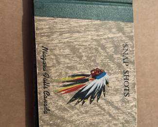 Snapshots photo album with Niagara Falls photos 