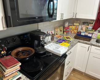 Kitchen items and LOTS of TEA!